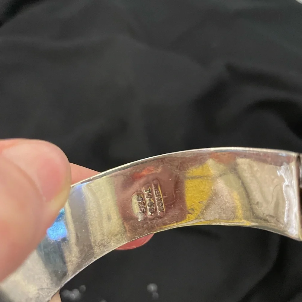 Elegant Sterling Silver Bangle Bracelet - Picture 4 of 4